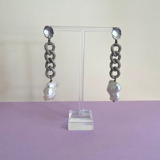 Chain & Baroque Pearl Earrings